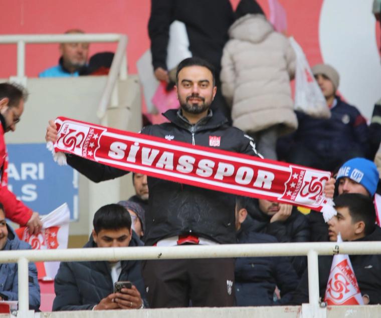 Sivassporlu Taraftarlardan Fenerbahçe Maçına Yoğun İlgi: 27 Bin Kişilik Stat Coşkusu