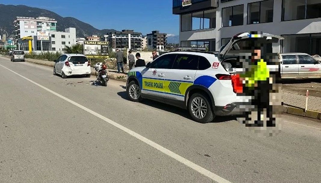 Antalya'nın Finike ilçesinde maddi hasarlı trafik kazası - Birlik Haber Ajansı