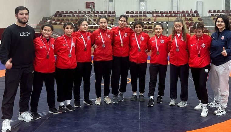 Kepez’in kızlarına altın madalya - Birlik Haber Ajansı
