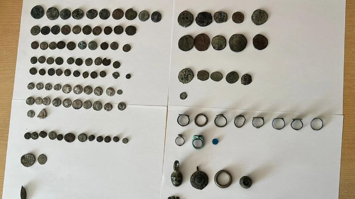 Sivas’ta Çöplükte Tarihi Hazine: 128 Parça Eser Teslim Edildi