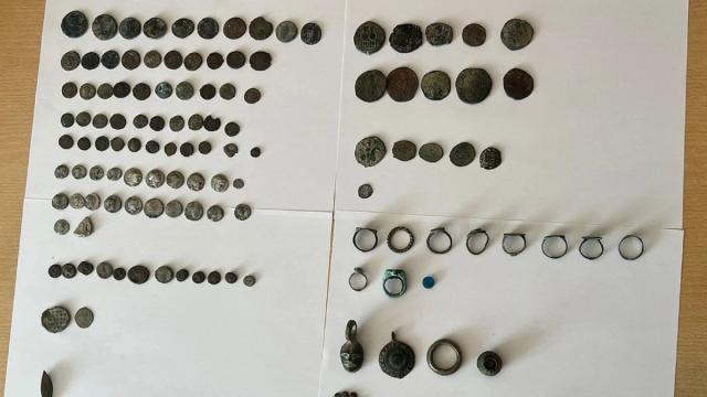 Sivas’ta Çöplükte Tarihi Hazine: 128 Parça Eser Teslim Edildi