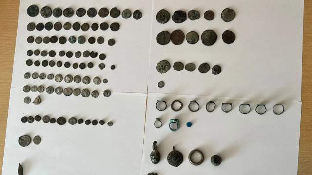 Sivas’ta Çöplükte Tarihi Hazine: 128 Parça Eser Teslim Edildi