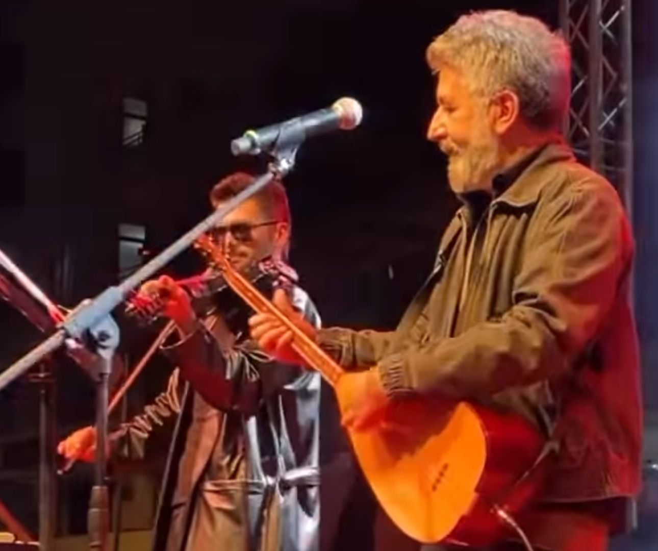Ali Kınık ve Âşık Sefai Kumluca’da coşkulu dolu konser verdi - Birlik Haber Ajansı
