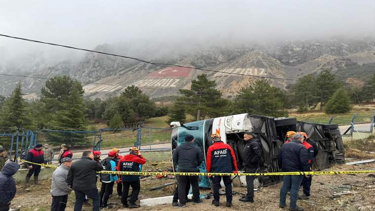 Isparta'da feci otobüs kazasında can pazarı: 1 ölü, 24 yaralı