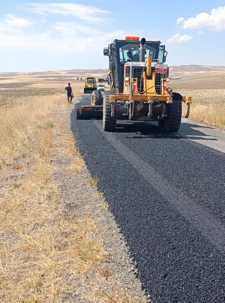 Sivas'ta Kırsal Ulaşım Altyapısı Güçleniyor: 6 Köyün Yolları Yapılıyor