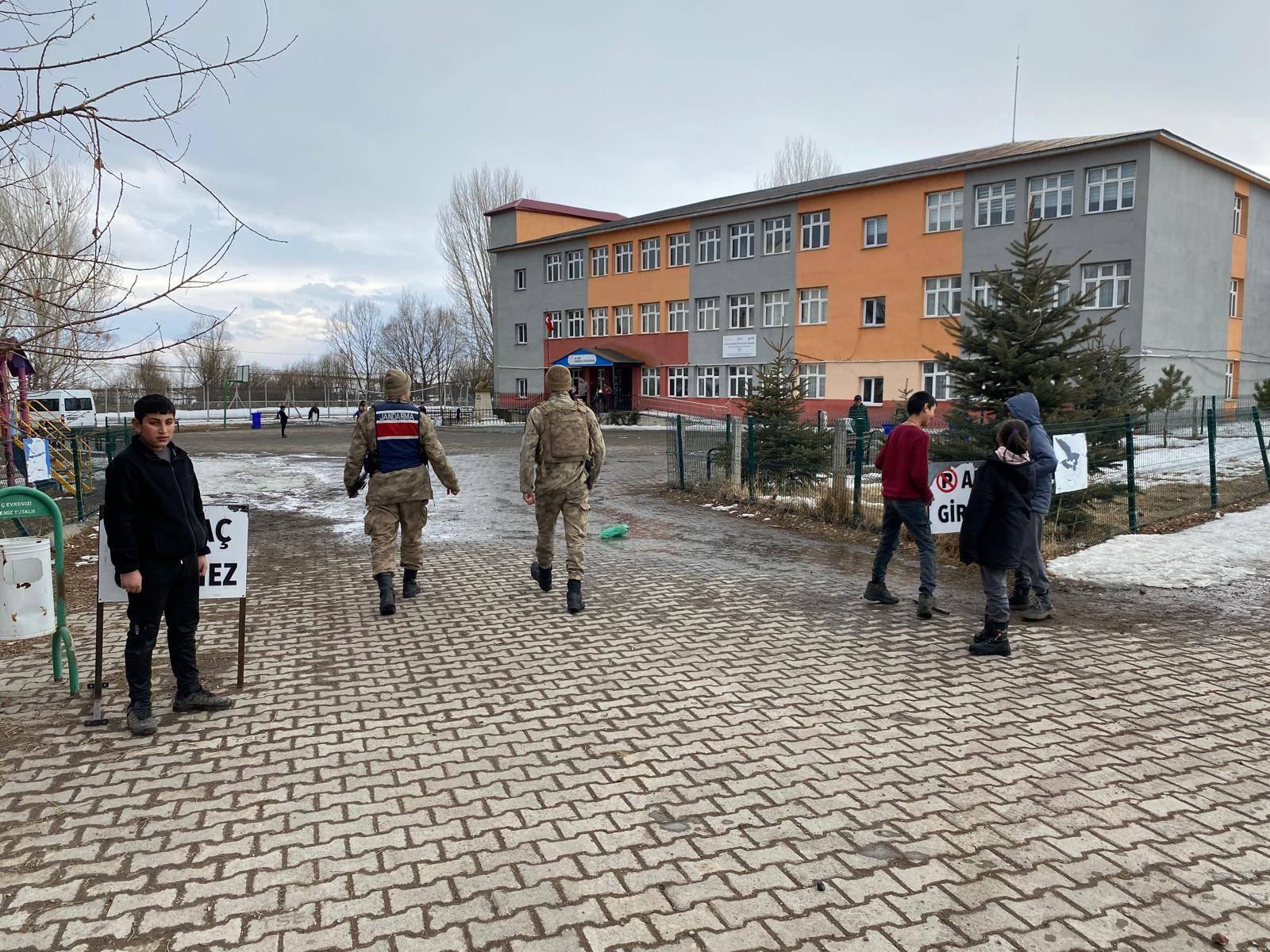 Kars'ta “Huzurlu Okul Önleri ve Huzurlu Sokaklar” uygulaması gerçekleştirildi - Birlik Haber Ajansı