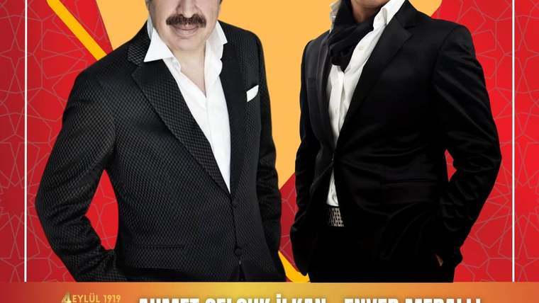 Kırmızı zeminli afişte iki takım elbiseli erkek ve altta “Ahmet Selçuk İlkan, Enver Merallı” yazısı görülüyor.