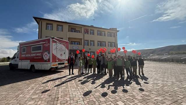 Mobil Sosyal Hizmet Aracı Ulaş İlçesinde Vatandaşlarla Buluştu