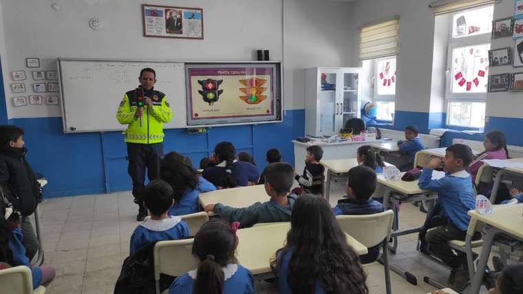 Kars'ta öğrencilere yönelik trafik eğitimi verildi - Birlik Haber Ajansı