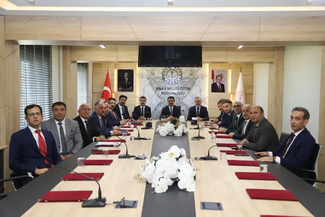 Sivas'ta Eğitimde İstişare Toplantısı: Din Öğretimi Genel Müdürü Ahmet İşleyen İdarecilerle Buluştu