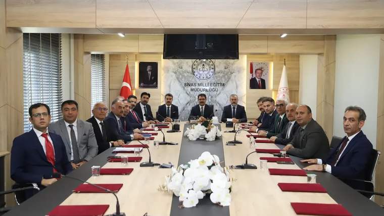 Sivas'ta Eğitimde İstişare Toplantısı: Din Öğretimi Genel Müdürü Ahmet İşleyen İdarecilerle Buluştu