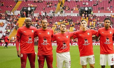 Galatasaray, Cumhuriyet Bayramı'na Özel Tişörtlerle Sahada