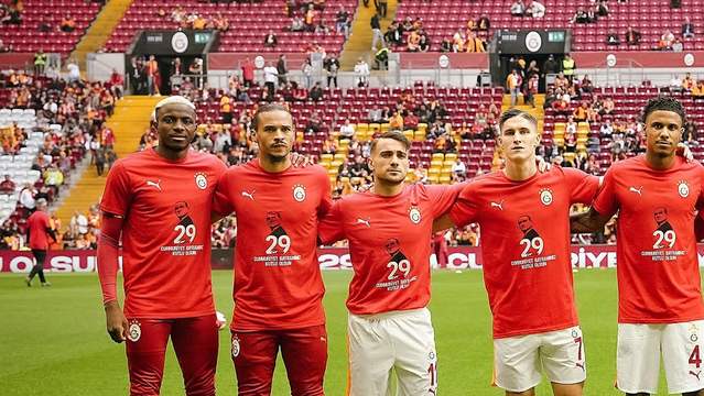 Galatasaray, Cumhuriyet Bayramı'na Özel Tişörtlerle Sahada