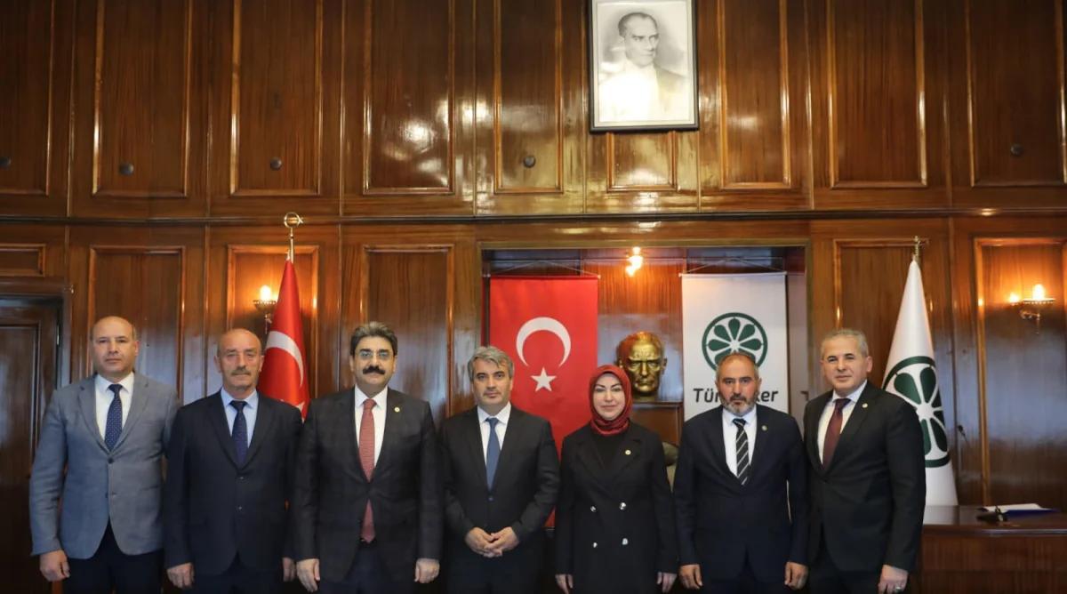 Sivaslı Üreticiler İçin Kritik Görüşme: AK Parti Milletvekillerinden Türkşeker’e Kota Ziyareti