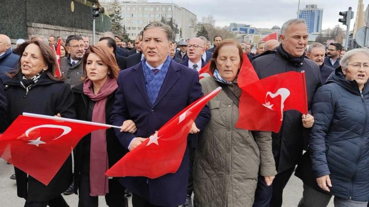 CHP Milletvekilleri Meclis’ten Genel Merkeze yürüdü - Birlik Haber Ajansı