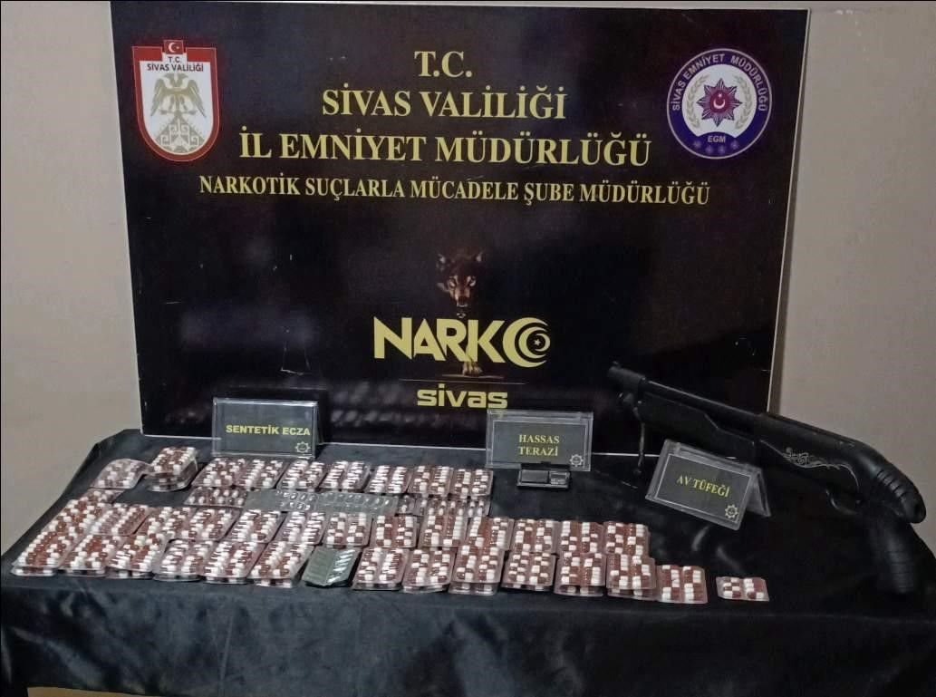 Sivas'ta Narkotik Operasyonu: 4 Uyuşturucu Taciri Tutuklandı