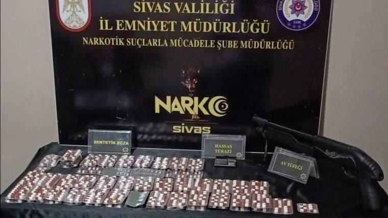Sivas'ta Narkotik Operasyonu: 4 Uyuşturucu Taciri Tutuklandı