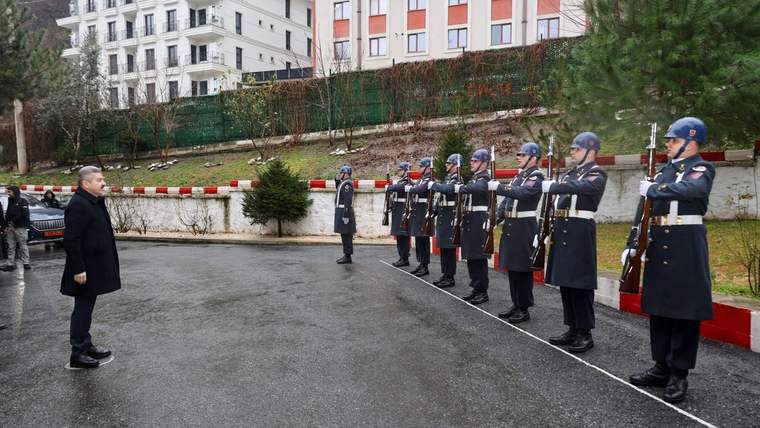 Artvin Valisi Ergün, Jandarma Komutanlığından brifing aldı - Birlik Haber Ajansı