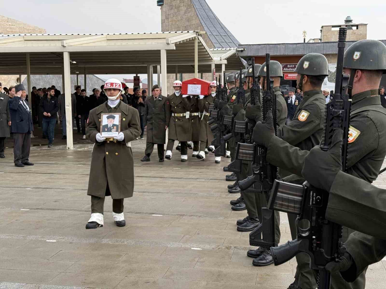 94 yaşındaki Sivas’ın son Kore Gazisi son yolculuğuna uğurlandı