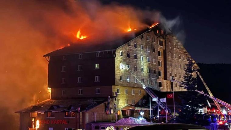 Kartalkaya otel yangını soruşturmasında Bolu İl Özel İdaresi Genel Sekreteri Sırrı Köstereli ve yardımcısı tutuklandı - Birlik Haber Ajansı