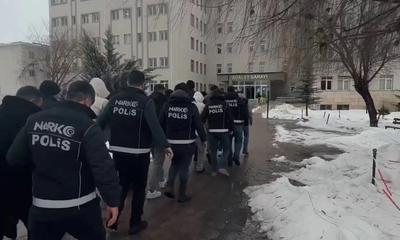 Sivas’ta Uyuşturucuya Geçit Yok: Narkotik Operasyonunda 7 Tutuklama, Yüklü Miktarda Madde ve Silah Ele Geçirildi