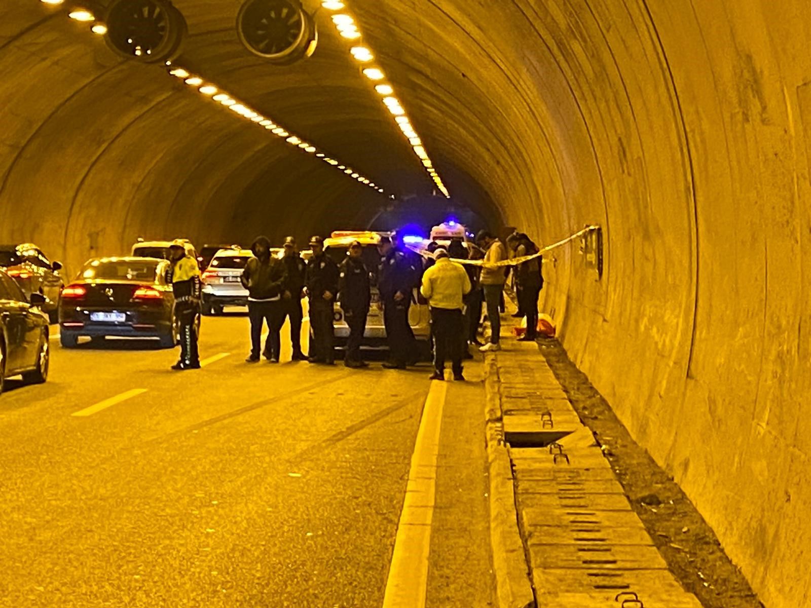 Otomobil İçinde Silahlı Kavga: 1 Ölü, 1 Yaralı!
