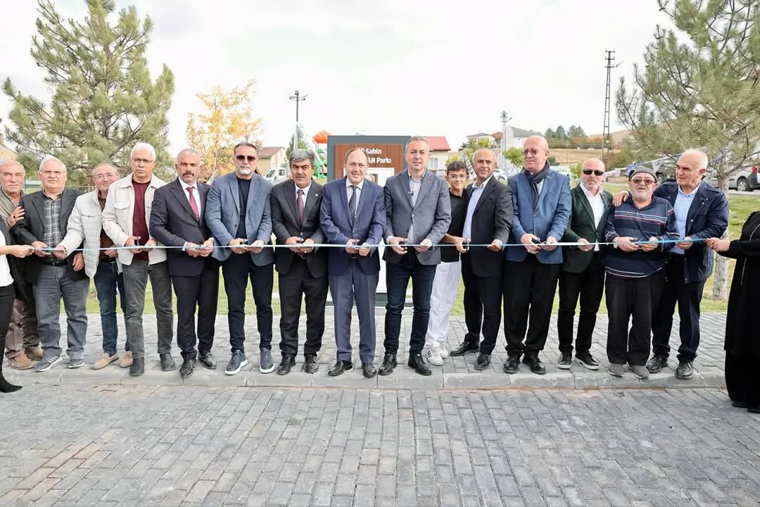 Sivas'ta Şair Ali Şahin Canozan'ın Adı Çocuk Parkına Verildi