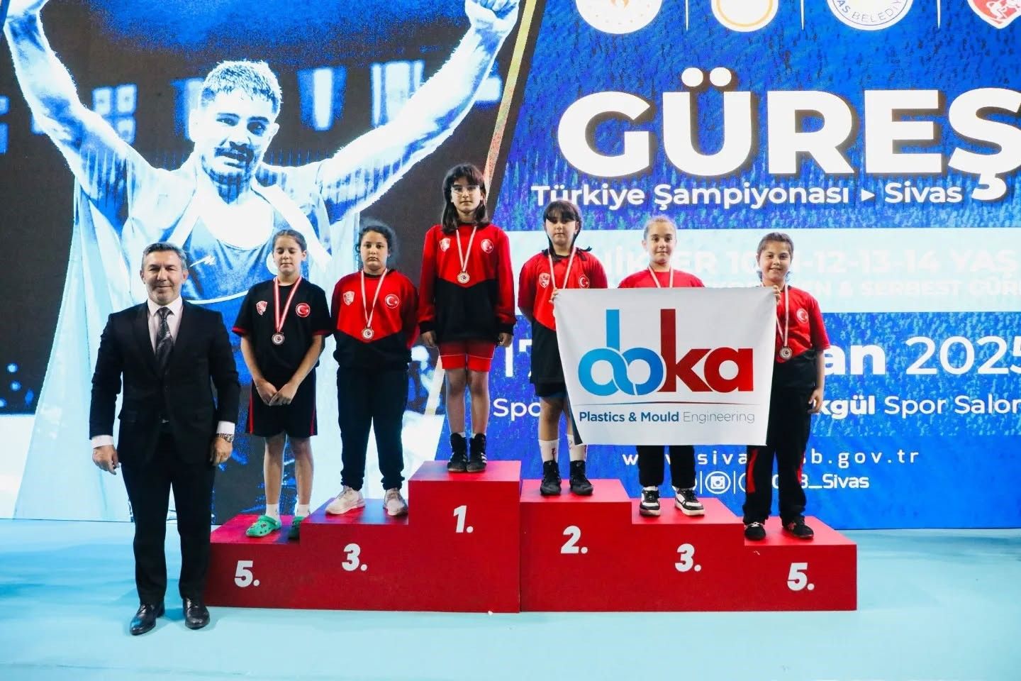 Sivas'ta Minikler Türkiye Güreş Şampiyonası Coşkusu!