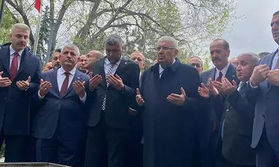 MHP Başkanlık Divanı, Alparslan Türkeş'i mezarı başında andı: Bahçeli katılmadı - Birlik Haber Ajansı
