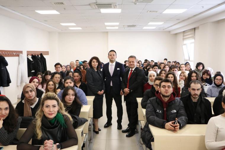 İletişim Başkanlığı Başkan Yardımcısı Evren Başar genç iletişimcilerle buluştu