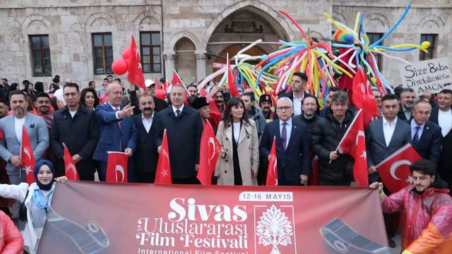 Sivas Uluslararası Film Festivali Coşkulu Kortejle Başladı: Sinema Dünyası Sivas’ta Buluştu