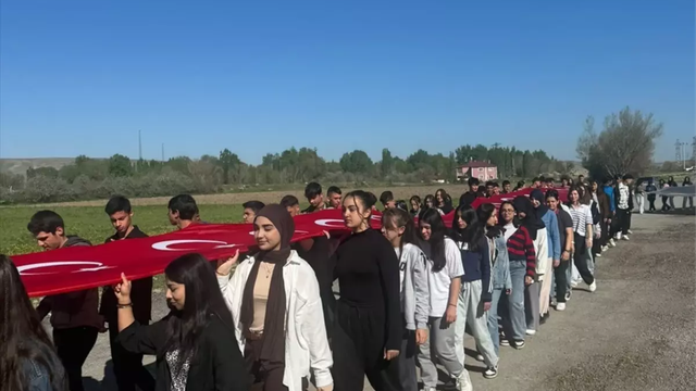 Sivas’ta Gençlik Haftası Yürüyüşü Kutlandı