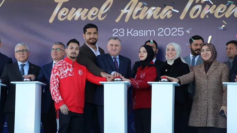 Gençlik ve Spor Bakanı Osman Aşkın Bak'tan Sivas'a Dev Yatırım Müjdesi: Türkiye Bir Spor Devrimi Yaşıyor!