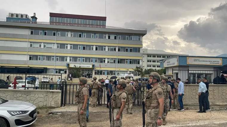 Okul Bahçesinde Öğretmene Silahlı Saldırı