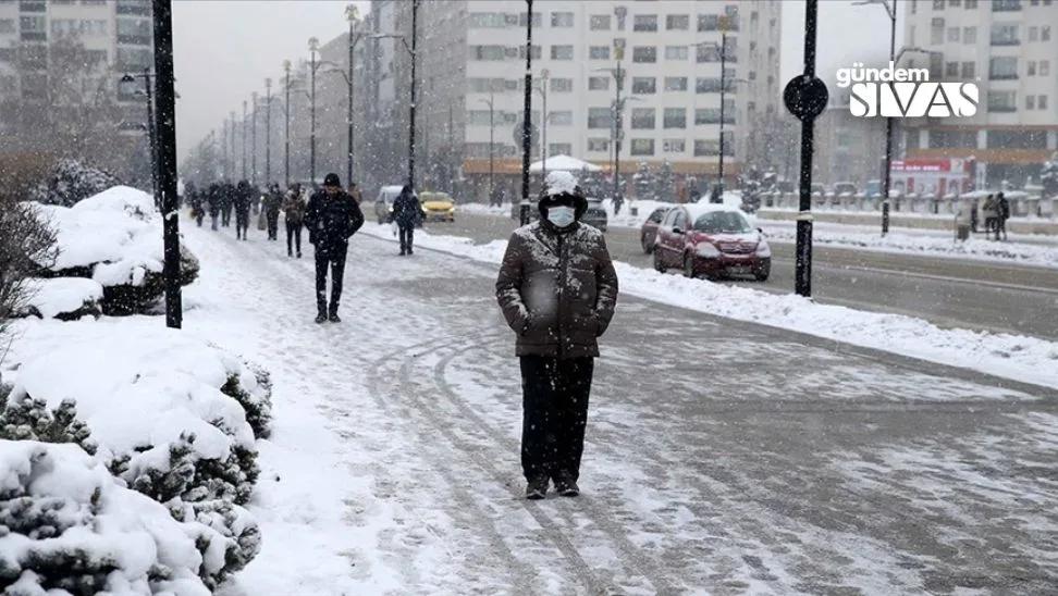 Sivas'ta Kar Engeli: 22 Köy Yolu Kapandı!
