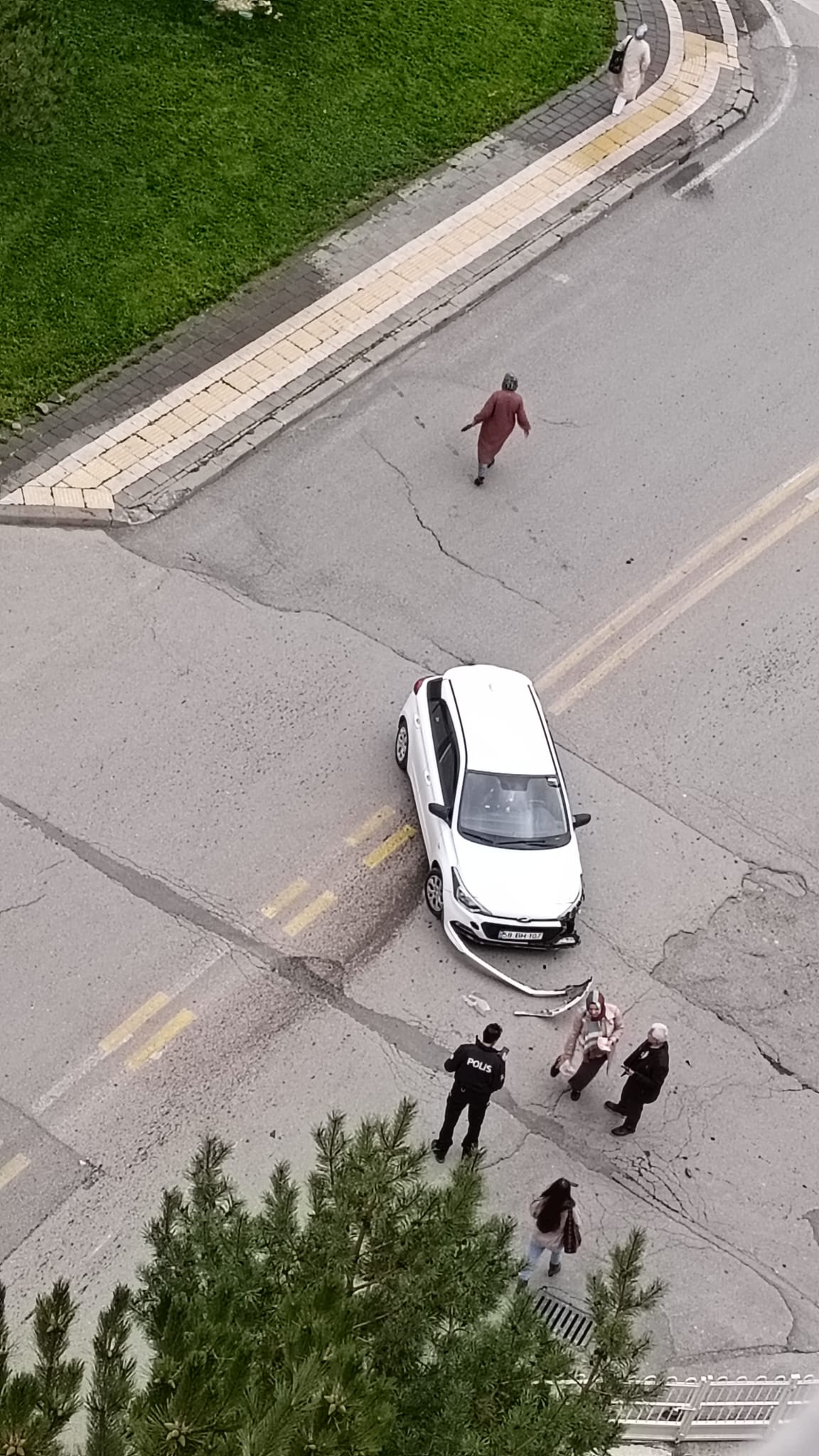 Sivas Yenişehir’de Motosiklet ile Otomobil Çarpıştı