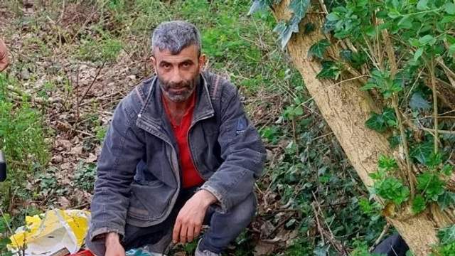 Hollanda'da Bulduğu Kur'an-ı Kerimleri Müslüman Ailelere Ulaştırdı!