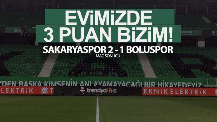 Sakaryaspor'un ev sahibi olduğu stadyumda, 2-1'lik maç sonucunu gösteren bir pankart.