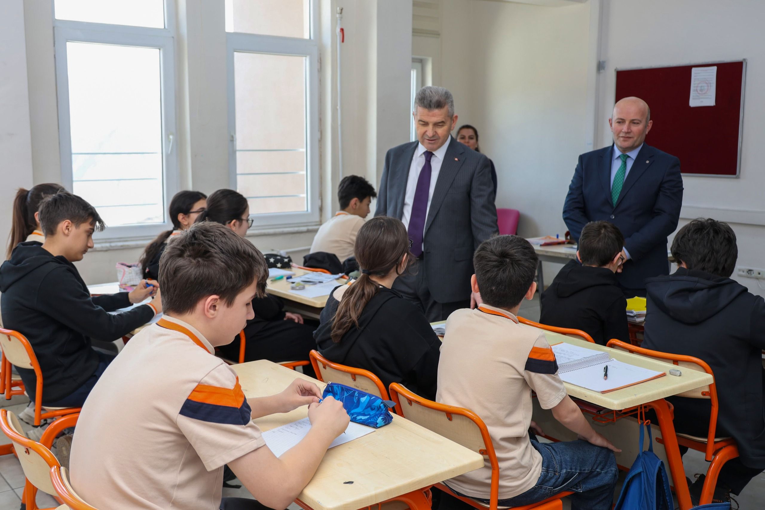 Artvin Valisi Ergün’den okul ziyareti - Birlik Haber Ajansı