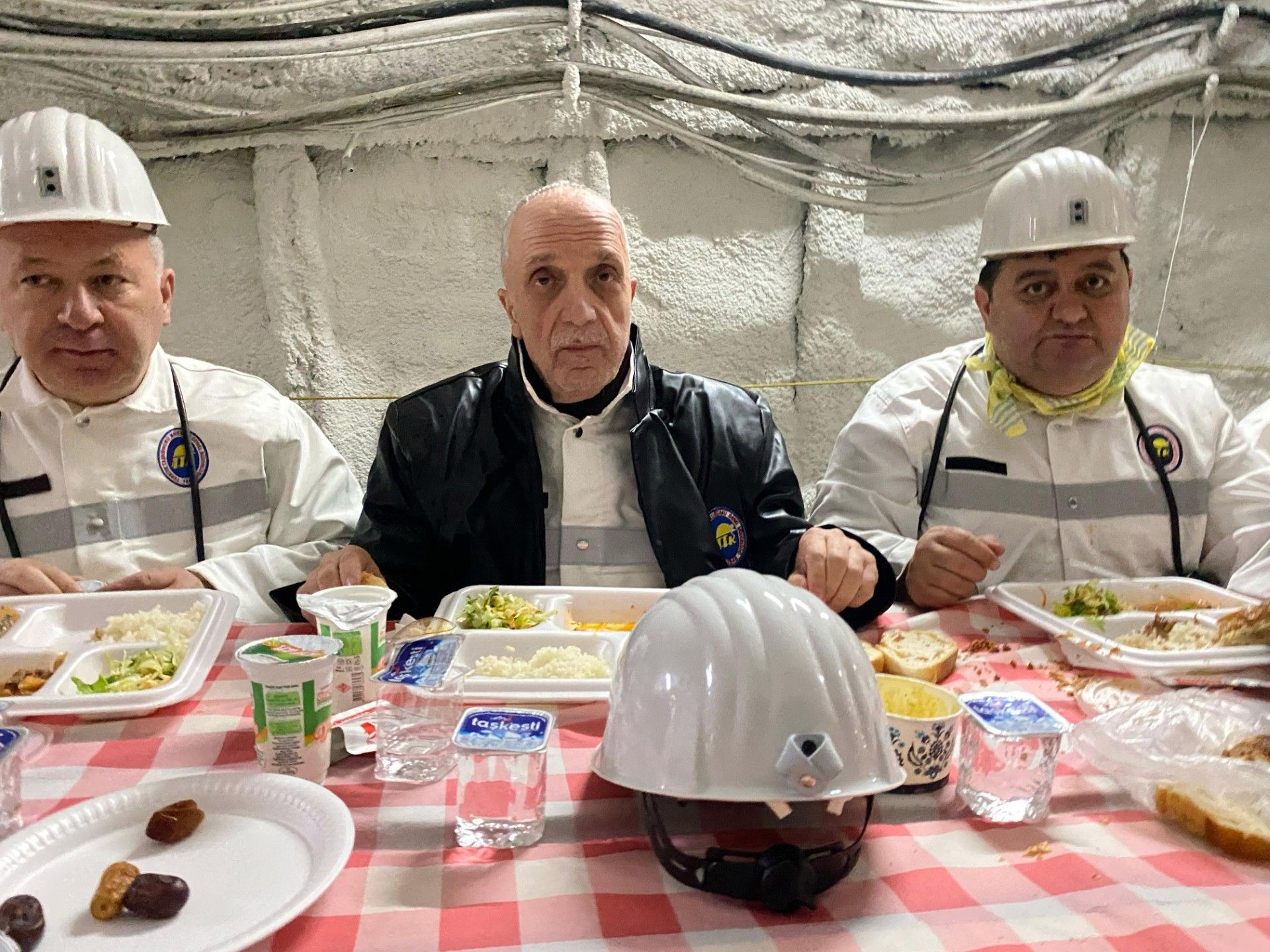 Ergün Atalay, madencilerin iftar sofrasına konuk oldu - Birlik Haber Ajansı