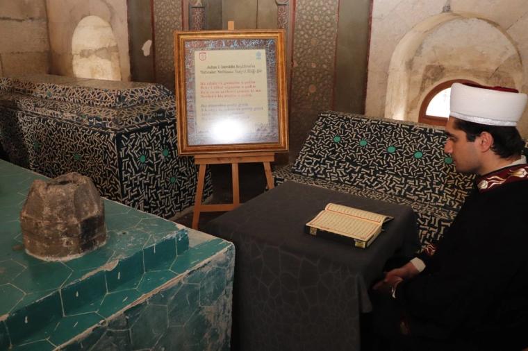 Sivas’ta Ramazan Geleneği Sürüyor: I. İzzeddin Keykavus Türbesinde Her Gün Kur’an Tilaveti