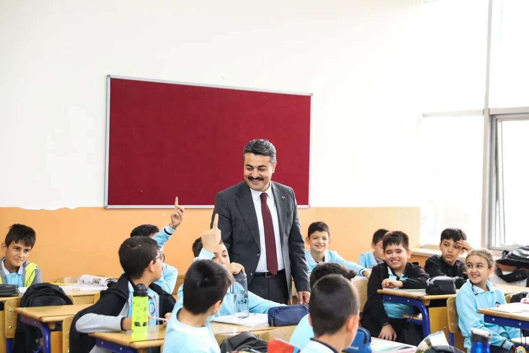 Sivas'ta Eğitim Ziyareti: Öğrenci ve Öğretmenlerle Bir Araya Gelindi