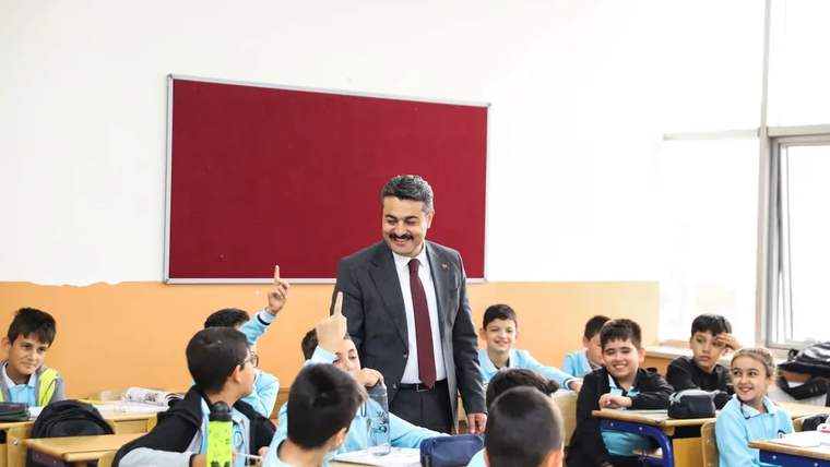 Sivas'ta Eğitim Ziyareti: Öğrenci ve Öğretmenlerle Bir Araya Gelindi