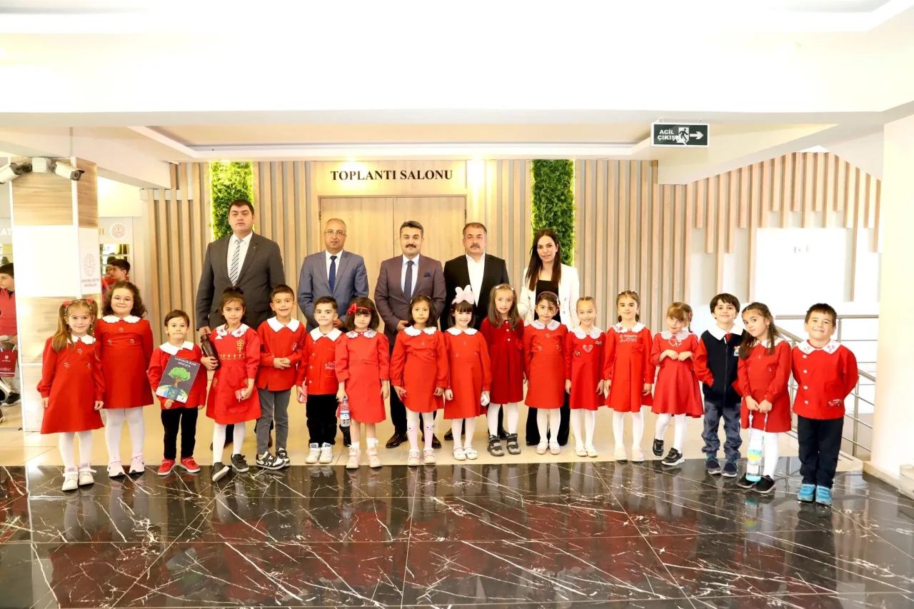 Sivas’ta Minik Ellerden Büyük Fikirler: Atıklar Sanata Dönüştü