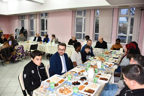 KAÜ Rektörü Kapu, öğrencilerle iftar yemeğinde buluştu - Birlik Haber Ajansı