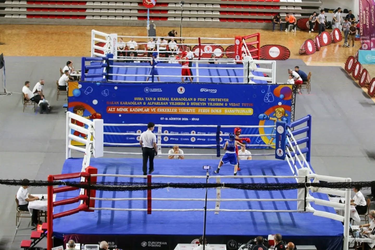 Sivas’taki boks şampiyonası sürüyor