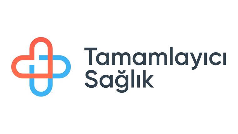 Beyaz zemin üzerinde kırmızı ve mavi sembol ile “Tamamlayıcı Sağlık” yazısı yer alıyor.