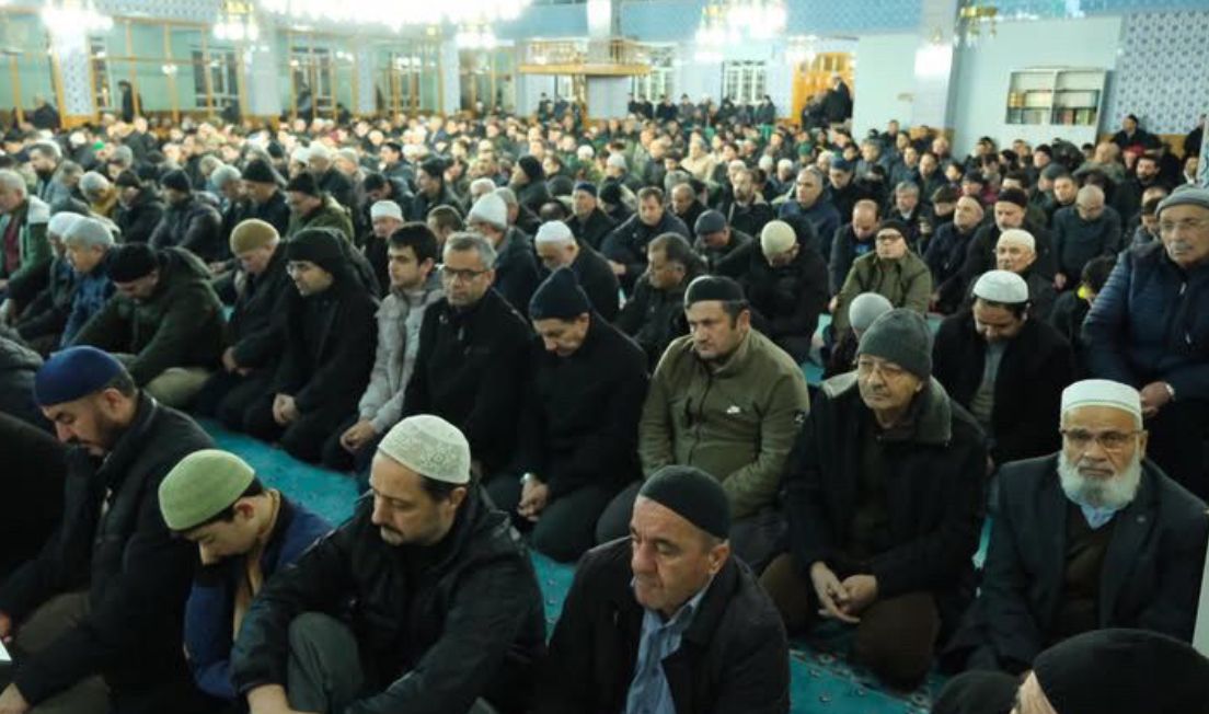 Isparta Gülistan Camisi yılın ilk gününde doldu taştı - Birlik Haber Ajansı