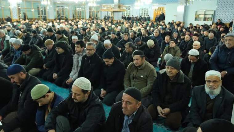 Isparta Gülistan Camisi yılın ilk gününde doldu taştı - Birlik Haber Ajansı