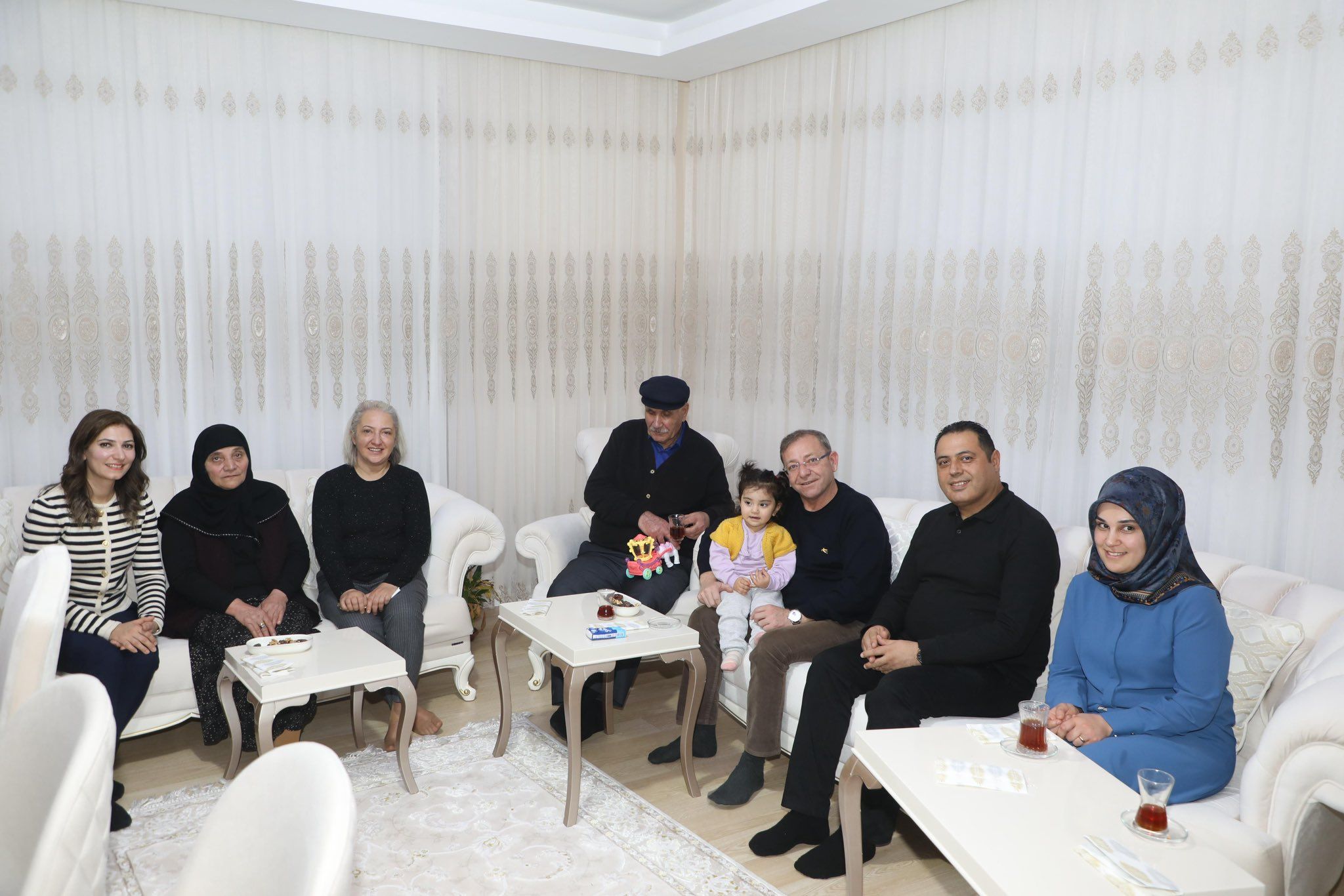 Vali Ziya Polat, şehit ailesinin iftar sofrasına konuk oldu - Birlik Haber Ajansı